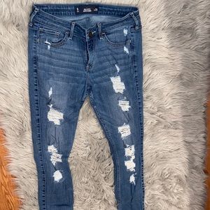 Hollister distressed skinny jeans size9 (waist 29)